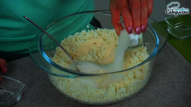 Творожные сырники с яблоками: шаг 1