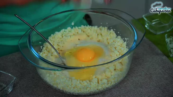 Творожные сырники с яблоками: шаг 2