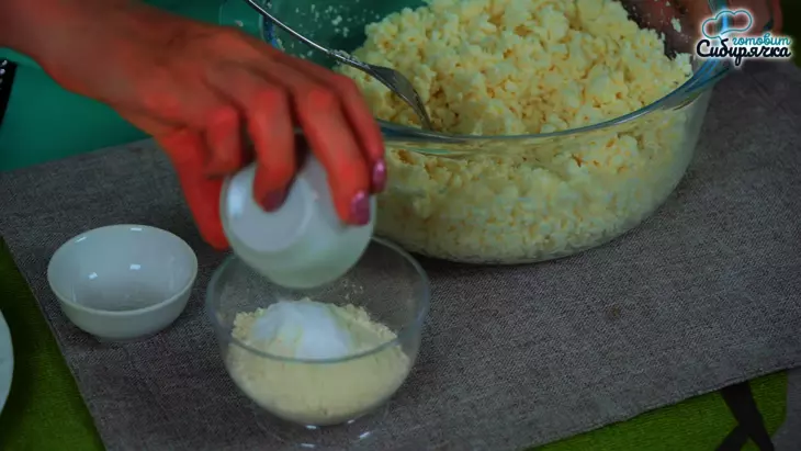 Творожные сырники с яблоками: шаг 3