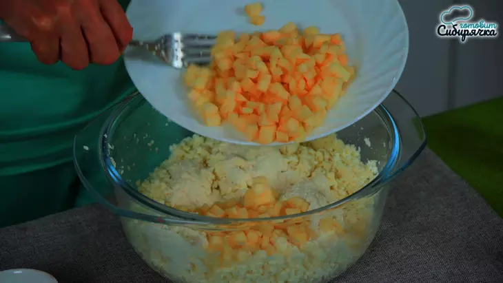 Творожные сырники с яблоками: шаг 4