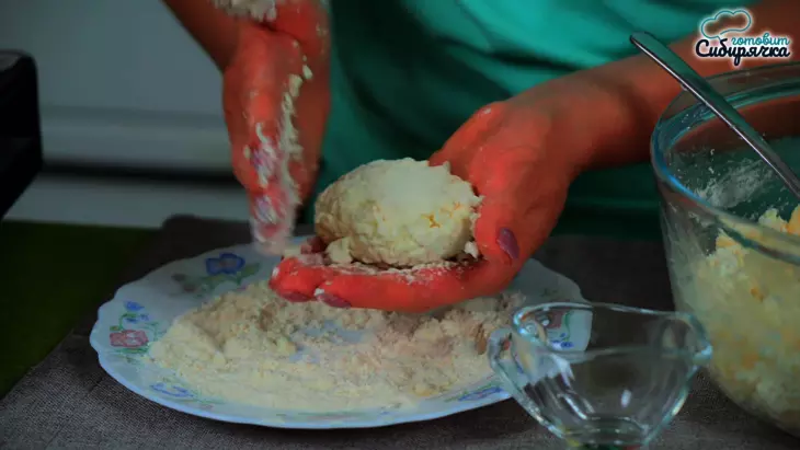 Творожные сырники с яблоками: шаг 6