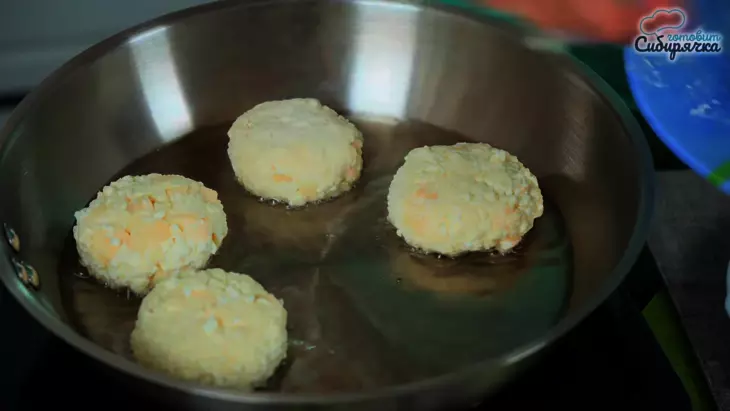 Творожные сырники с яблоками: шаг 7