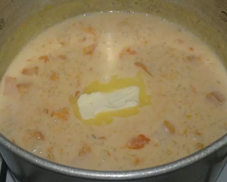 Молочная рисовая каша с тыквой и изюмом #накормишкольника: шаг 7