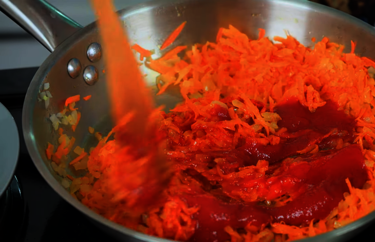 Мясные тефтели с рисом под томатным соусом в духовке: шаг 4