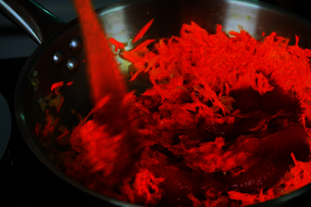 Мясные тефтели с рисом под томатным соусом в духовке: шаг 4
