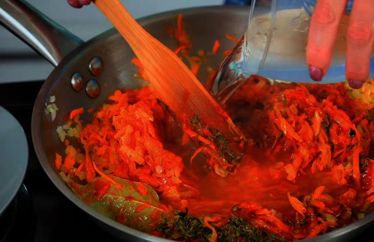 Мясные тефтели с рисом под томатным соусом в духовке: шаг 5