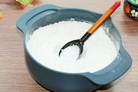 Мягкие лепешки с сыром и укропом #накормишкольника: шаг 1