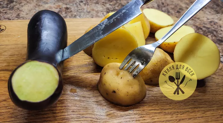 Свиной окорок запеченный в духовке с картофелем: шаг 5