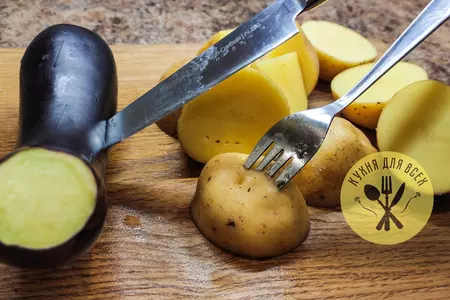 Свиной окорок запеченный в духовке с картофелем: шаг 5