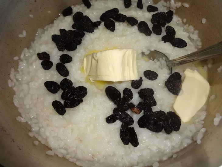 Рисовая каша с яблоками и изюмом#накормишкольника: шаг 4