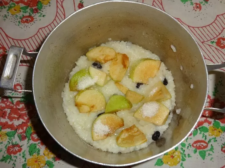 Рисовая каша с яблоками и изюмом#накормишкольника: шаг 6