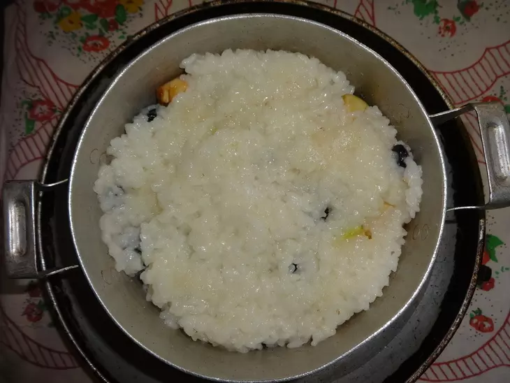 Рисовая каша с яблоками и изюмом#накормишкольника: шаг 7