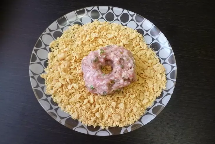 Бейглы из индейки с сыром в хрустящих кукурузных хлопьях #накормишкольника: шаг 3