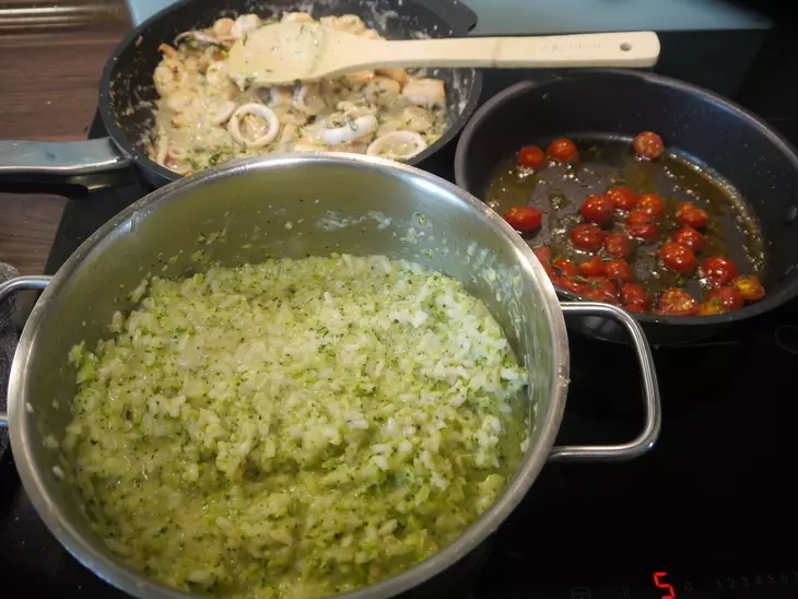 Ризотто с брокколи, козьим сыром и помидорами черри: шаг 7