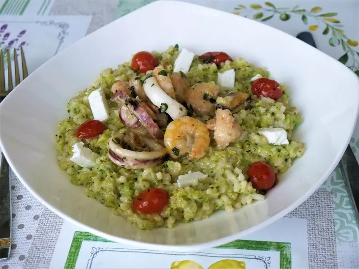 Ризотто с брокколи, козьим сыром и помидорами черри: шаг 8
