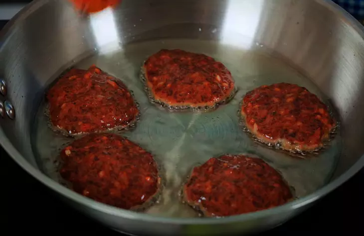 Оладьи из говяжьей печени с луком и рисом: шаг 6