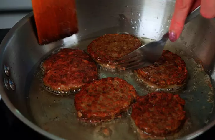 Оладьи из говяжьей печени с луком и рисом: шаг 7