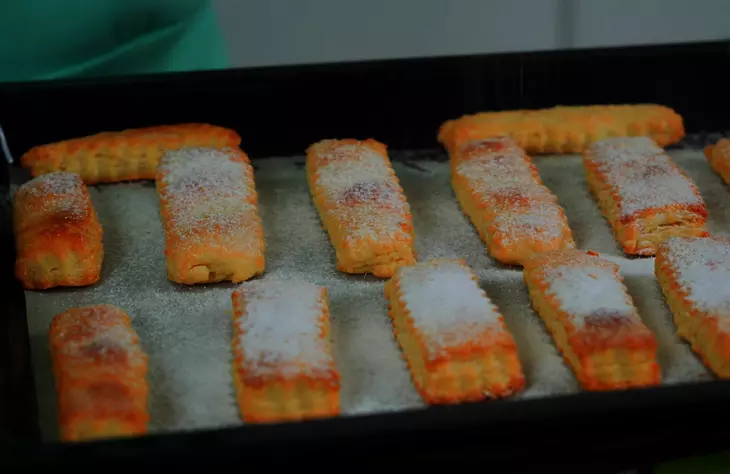 Слоёное печенье «язычки» с сахаром по-домашнему: шаг 8