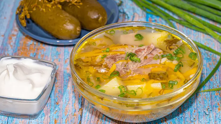 Рассольник с говядиной и солеными огурцами с перловкой: шаг 9