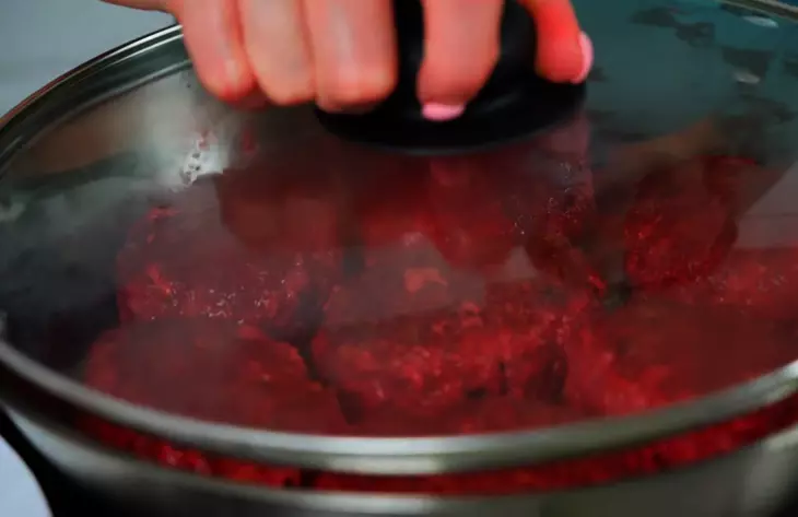 Котлеты из мясного фарша со свеклой и репчатым луком: шаг 8