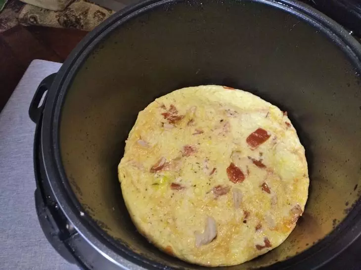 Омлет с курицей и томатами: шаг 5