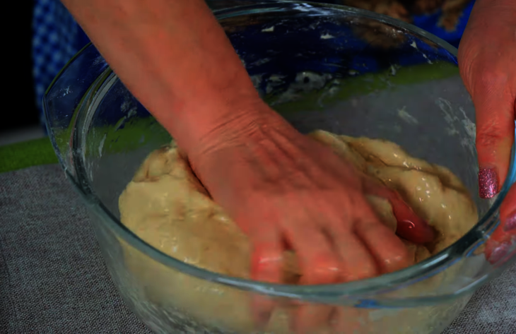 Пирожки с капустой из сдобного дрожжевого теста, в духовке: шаг 3