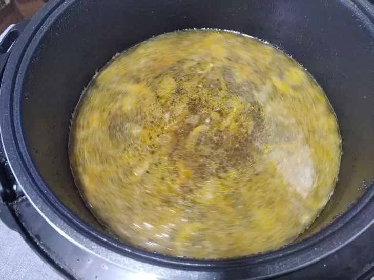 Грибной суп с лапшой и курицей в мультиварке: шаг 6