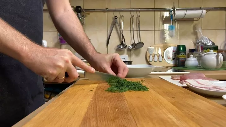 Фаршированная сыром и зеленью куриная грудка: шаг 3