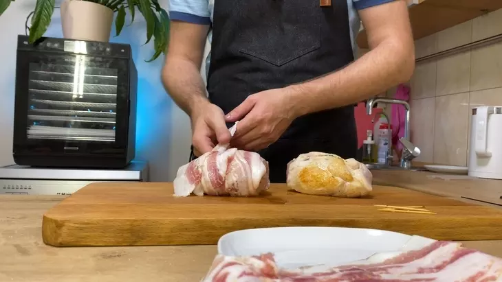 Фаршированная сыром и зеленью куриная грудка: шаг 7