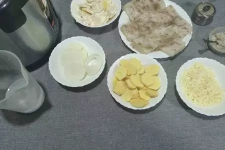 Тушеный хек с картофелем в мультиварке: шаг 2