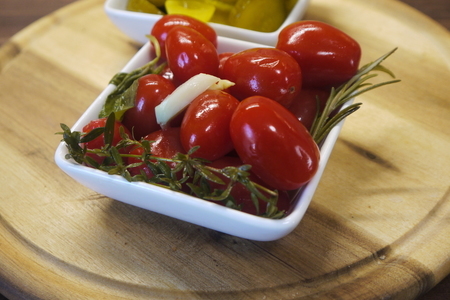 Малосольные помидоры черри с итальянским акцентом: шаг 5