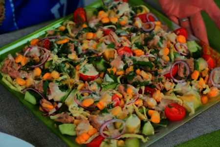 Салат из тунца с авокадо и кукурузой на праздничный стол: шаг 9