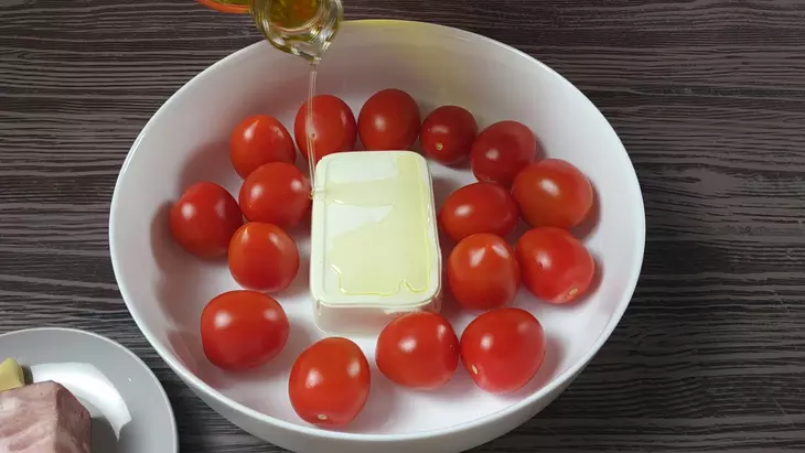 Паста с сыром фета, помидорами черри и беконом: шаг 1