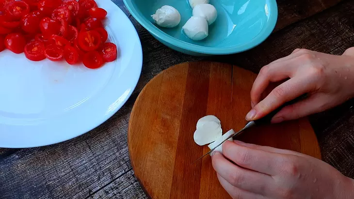 Закуска с помидорами и сыром: шаг 2