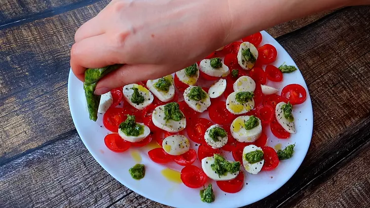 Закуска с помидорами и сыром: шаг 4