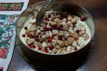 Яблочный пирог с клюквой и песочной крошкой: шаг 7