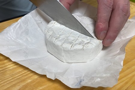 Хрустящие гренки из чиабатты с сыром бри: шаг 1
