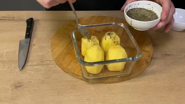 Запеченный картофель с яично-масляным соусом: шаг 3