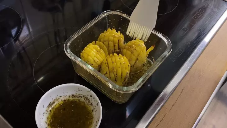 Запеченный картофель с яично-масляным соусом: шаг 4