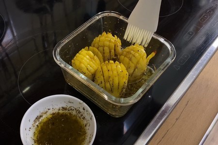 Запеченный картофель с яично-масляным соусом: шаг 4