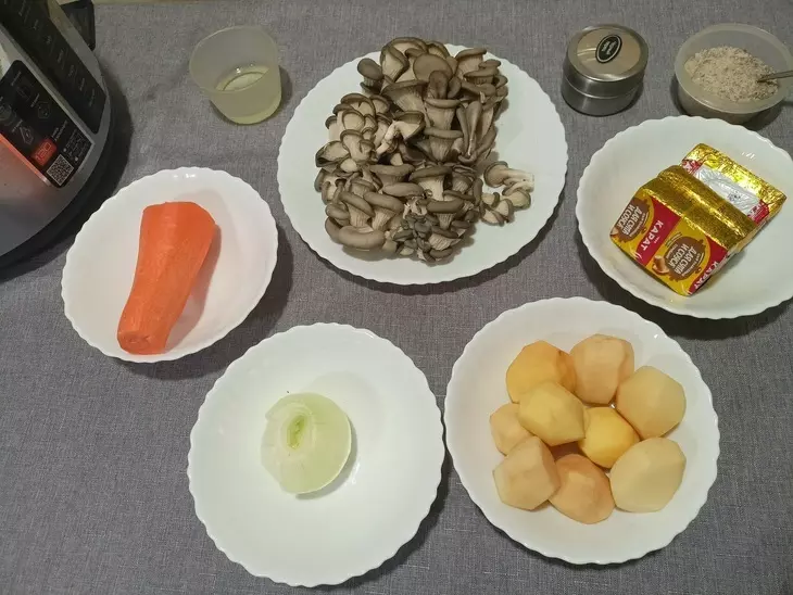 Грибной суп с плавленным сыром: шаг 1