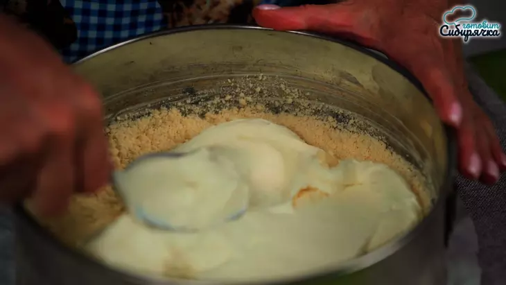 Сладкий пирог из песочного теста с творогом и сливами: шаг 5