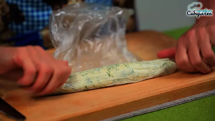 Куриные котлеты с начинкой из зелени и сыра: шаг 2