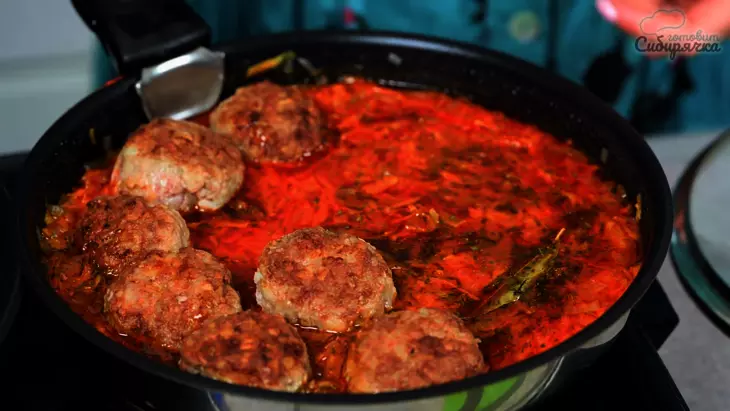 Фрикадельки из мясного фарша с рисом в заправочном томатном соусе: шаг 7