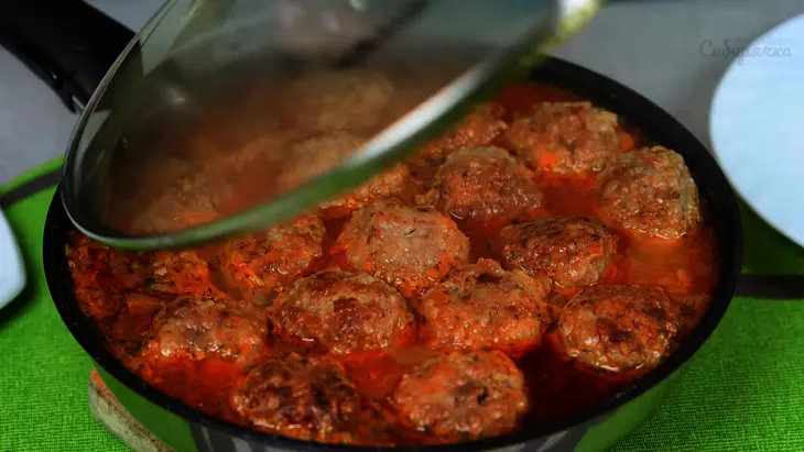 Фрикадельки из мясного фарша с рисом в заправочном томатном соусе: шаг 8