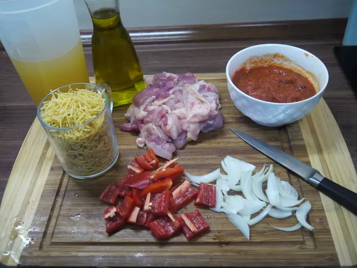 Жареная вермишель с курицей по-испански (fideos con pollo): шаг 1