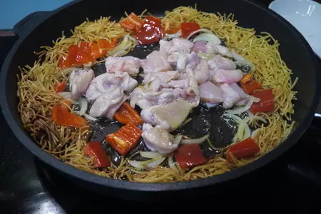 Жареная вермишель с курицей по-испански (fideos con pollo): шаг 3
