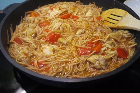 Жареная вермишель с курицей по-испански (fideos con pollo): шаг 6