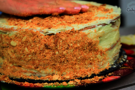 Слоеный торт «наполеон» со сливочным и банановым кремом: шаг 8