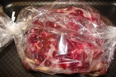 Мясо, запечённое с клюквой: шаг 4